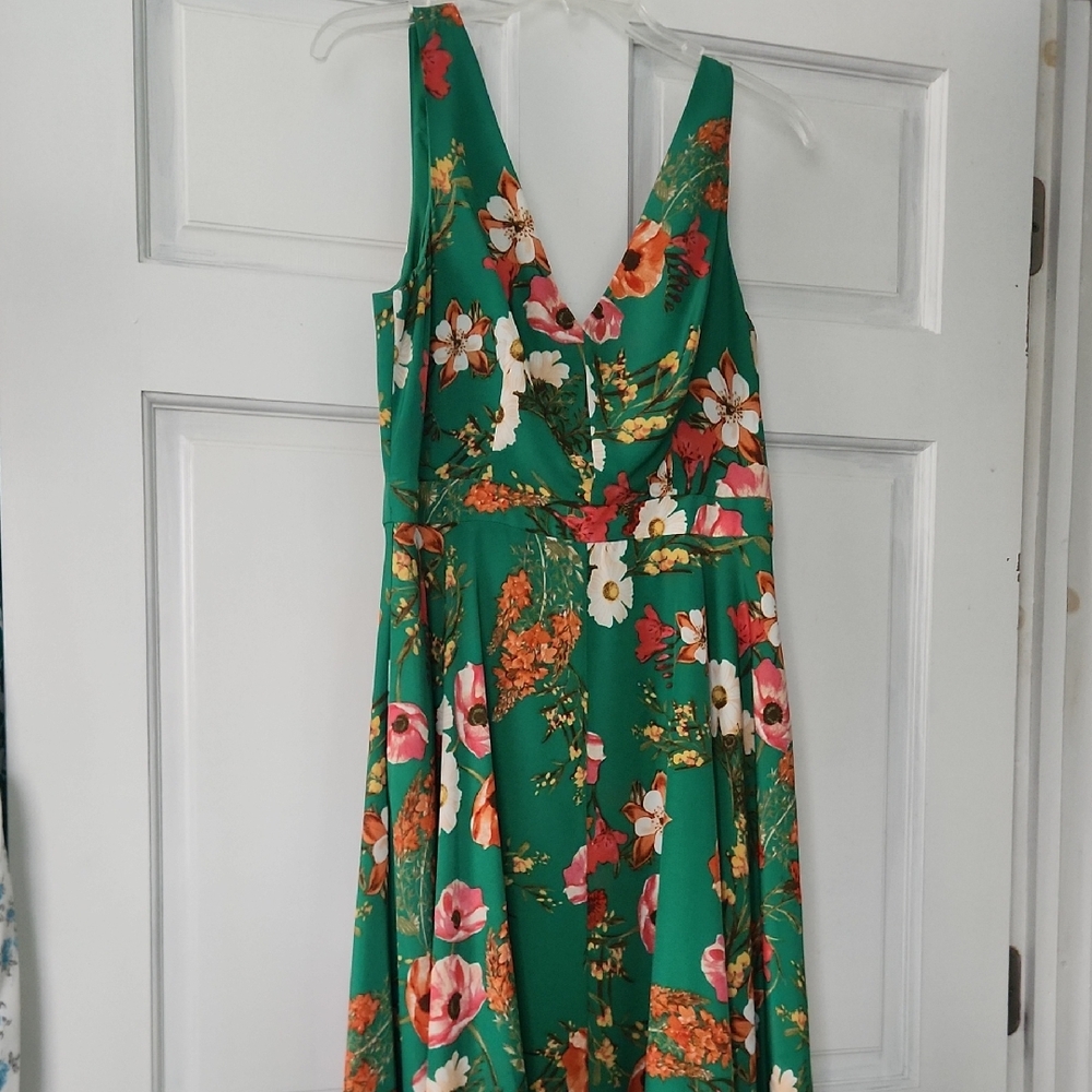Vince Camuto Green Floral Maxi Dress
